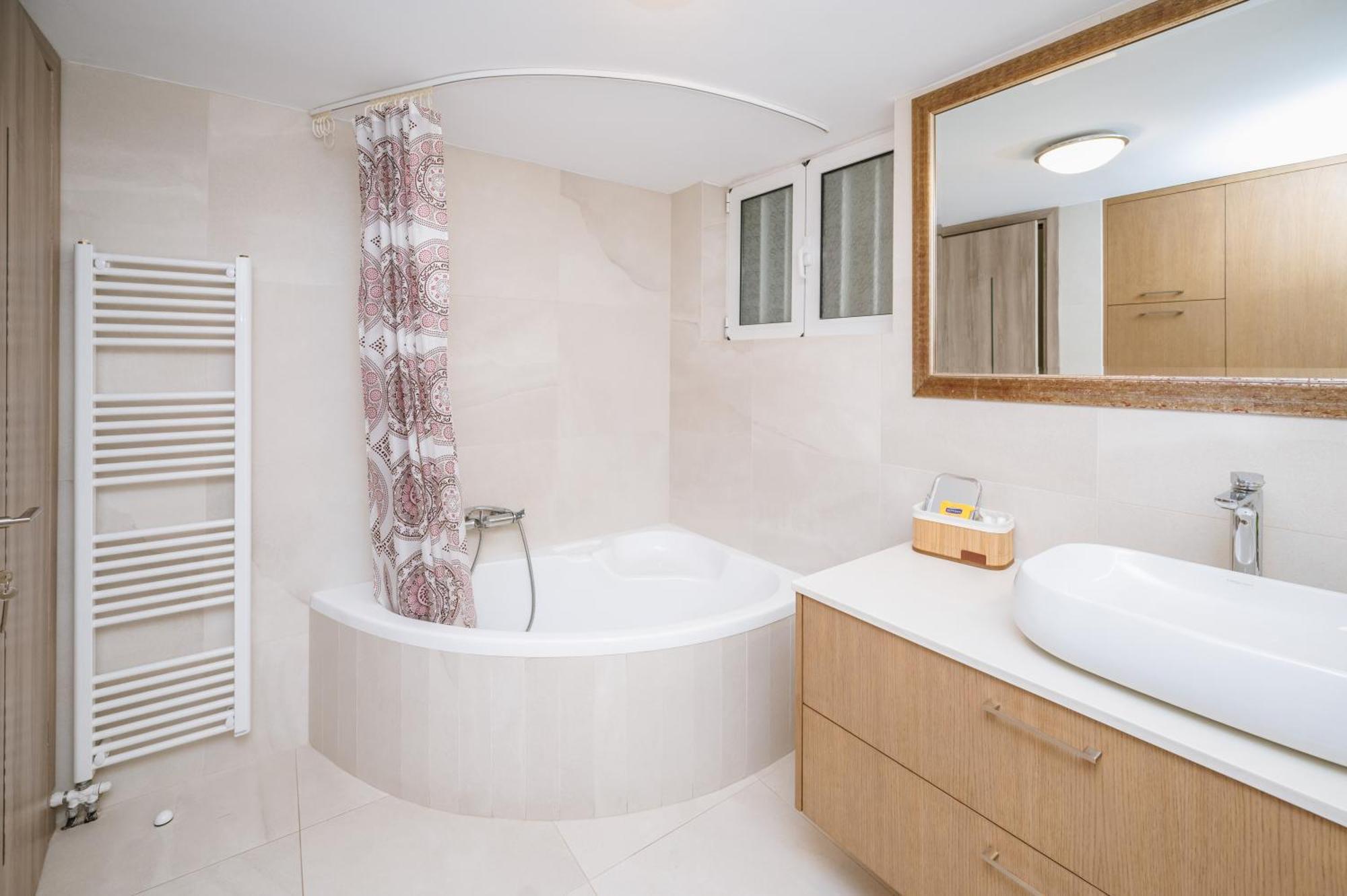 Brand New Family House Est. 2023 Daire Kandiye Dış mekan fotoğraf